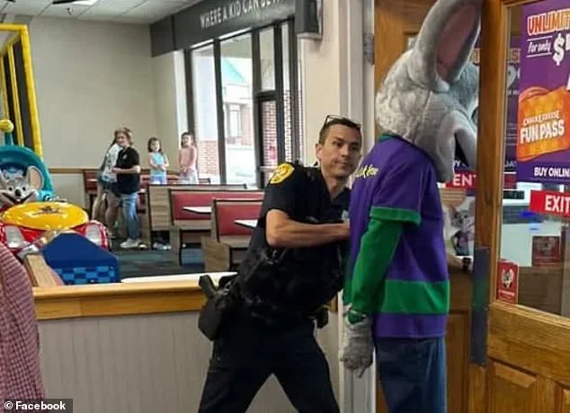 Haunting Body Camera Footage of Police at Chuck E. Cheese Restaurant Sparks National Debate on Law Enforcement and Corporate Accountability