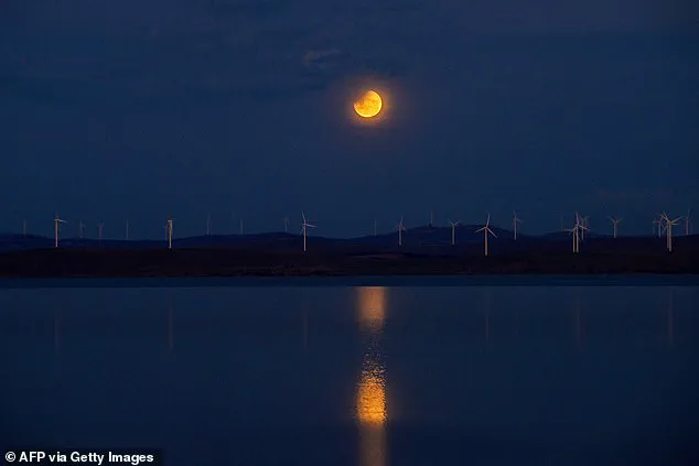 Total Lunar Eclipse to Turn Moon Blood Red for Over an Hour