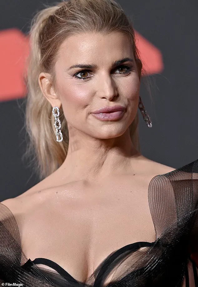 Jessica Simpson Returns to MTV VMAs in Christian Siriano Design