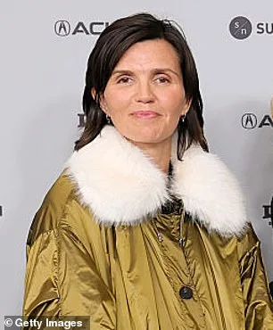 Anna de Peyster, Former Wife of Rupert Murdoch and Mother of His Three Children, Dies at 81