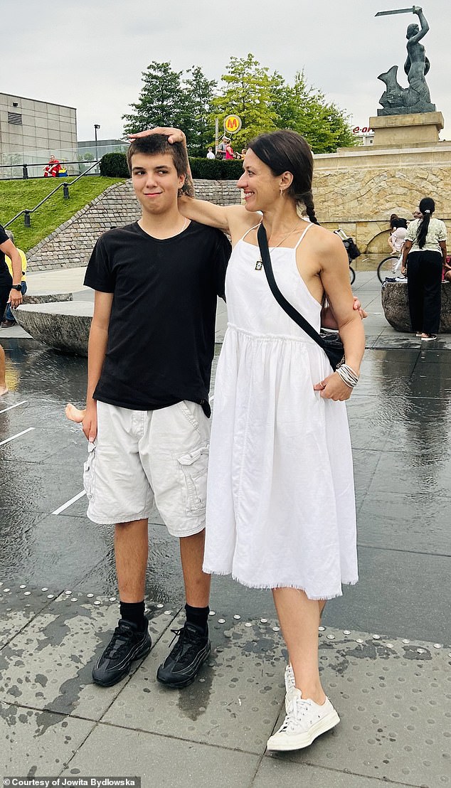 Shattered Bones, Broken Spirit: A Woman's Reckoning with Decades of Alcohol Addiction