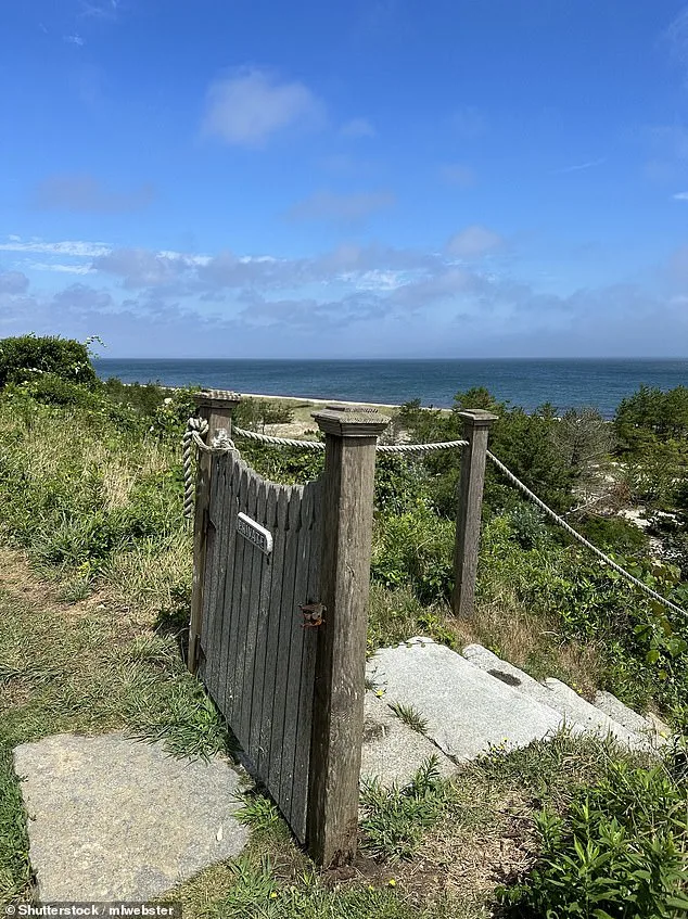 Nantucket Select Board Votes to Adjust Sconset Bluff Walk Hours Amid Privacy Concerns