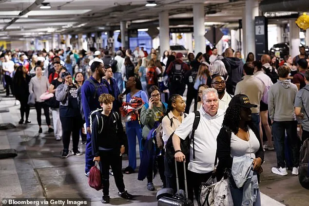 From 3-Hour Delays to 11 Minutes: Houston Airport Eases After Weekend Chaos, but Travelers Remain Anxious