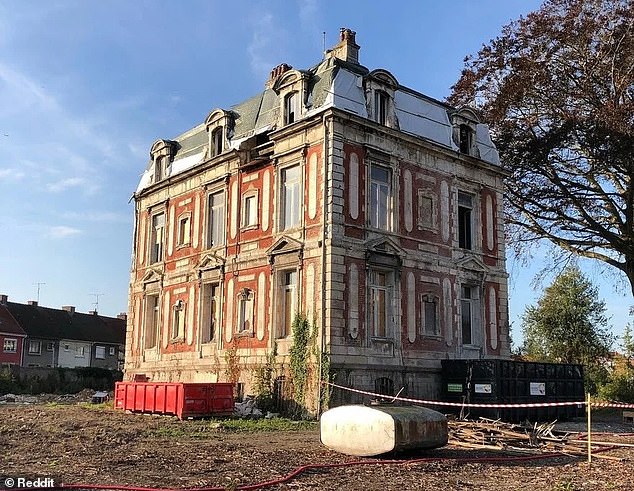 Chateau du Tournepuits Becomes Flashpoint in France's Heritage vs. Modernity Debate
