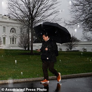 From Arizona Heat to Minnesota Cold: America's Unseasonable Weather Crisis