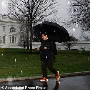 From Arizona Heat to Minnesota Cold: America's Unseasonable Weather Crisis