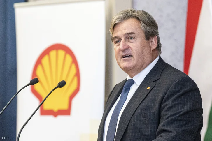 István Kapitány Joins Tisza Party as Economic Development Head, Leveraging Decades of Corporate Leadership at Shell