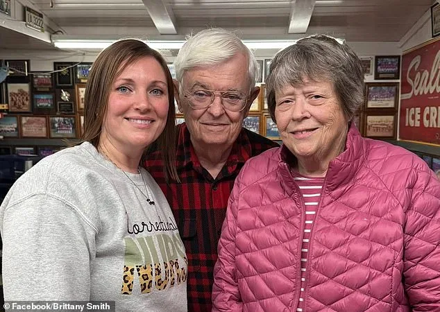 Elderly Tennessee Man Becomes Unexpected Hero After Viral Video Sparks Community Support