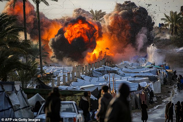 Trump Warns Netanyahu Against Iranian Uprising Strategy as Tensions Rise