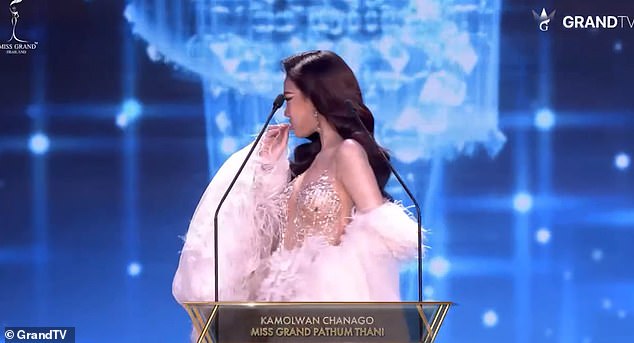 Thai Beauty Queen Maintains Poise After Veneers Fall Off During Pageant