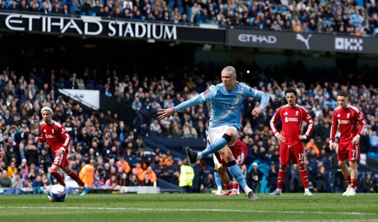 Gunners vs City: Premier League Showdown