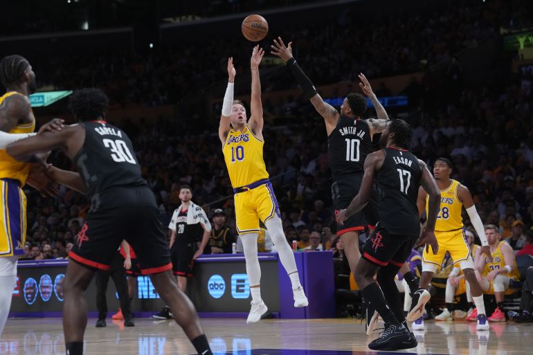 Lakers defeat Rockets in Game 1 despite missing Doncic and Reaves