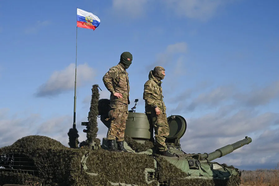 Russian Troops Raise Flag in Razliv, Claiming New Territory in Ukraine Conflict