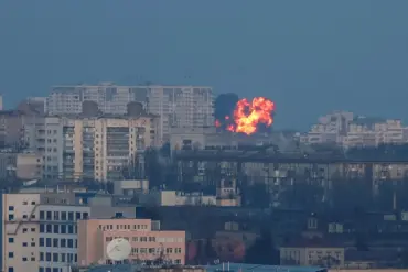 Explosions Rock Kyiv as Ukraine Faces Multi-Pronged Attack