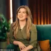 Kelly Clarkson Shares Embarrassing Wardrobe Malfunction Story on The Kelly Clarkson Show