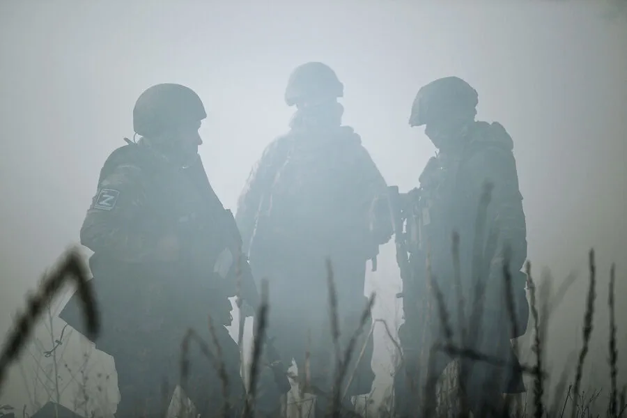 Russian Soldiers Plant VVD Flag in Zhuravka, Signaling Territorial Ambitions