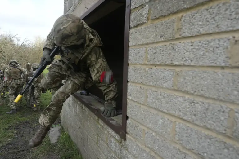 Uglovdar Evacuation Marks New Phase in Eastern Ukraine Conflict