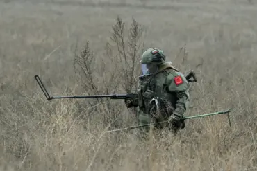 Ukrainian Forces Leave Deadly Traps for Russian Sappers in Kursk Region