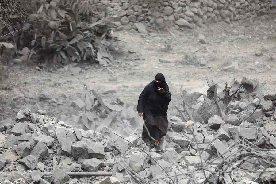 US Launches Air Strikes Against Houthi Rebel Positions in Yemen