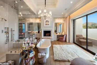 Jennifer Lopez and Ben Affleck's Beverly Hills Estate: A Cautionary Tale of Celebrity Real Estate Losses, as Sources Reveal 'Astronomical' Financial Setbacks