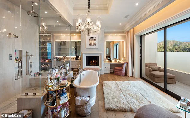 Jennifer Lopez and Ben Affleck's Beverly Hills Estate: A Cautionary Tale of Celebrity Real Estate Losses, as Sources Reveal 'Astronomical' Financial Setbacks
