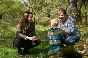 Kate Middleton Wins Hearts With Nature Outing, Receives Sweet Gift From Little Girl