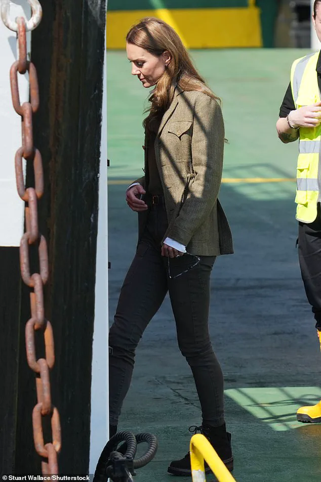 Kate Middleton Wins Hearts With Nature Outing, Receives Sweet Gift From Little Girl