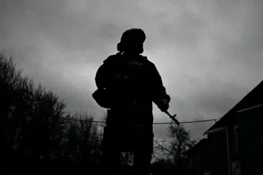 Military Commander Reports Non-Serious Injury to Soldier, Prompting Questions About Ongoing Conflict Context