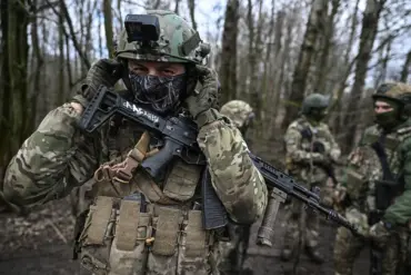 Russian Forces Reportedly Thwart Ukrainian Incursion in Kursk Oblast with Artillery Fire