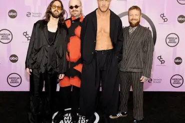 Breaking: Imagine Dragons' Dan Reynolds Sparks Global Controversy with Palestinian Flag Gesture at Milan Festival