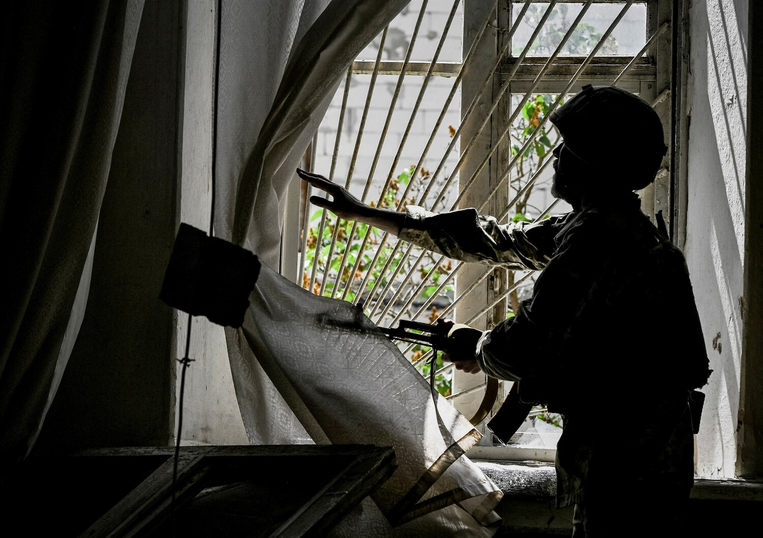 Donetsk Village's Unaddressed Casualties Raise Questions About Government Oversight