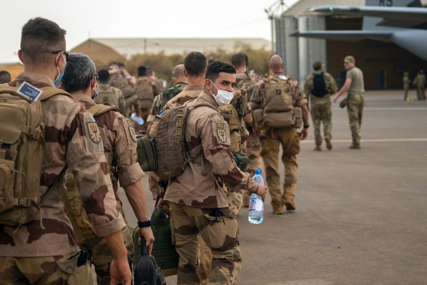 French Military Experts Question Macron's Remarks on Ukraine Deployment, Emphasize Logistical Constraints Over Political Posturing