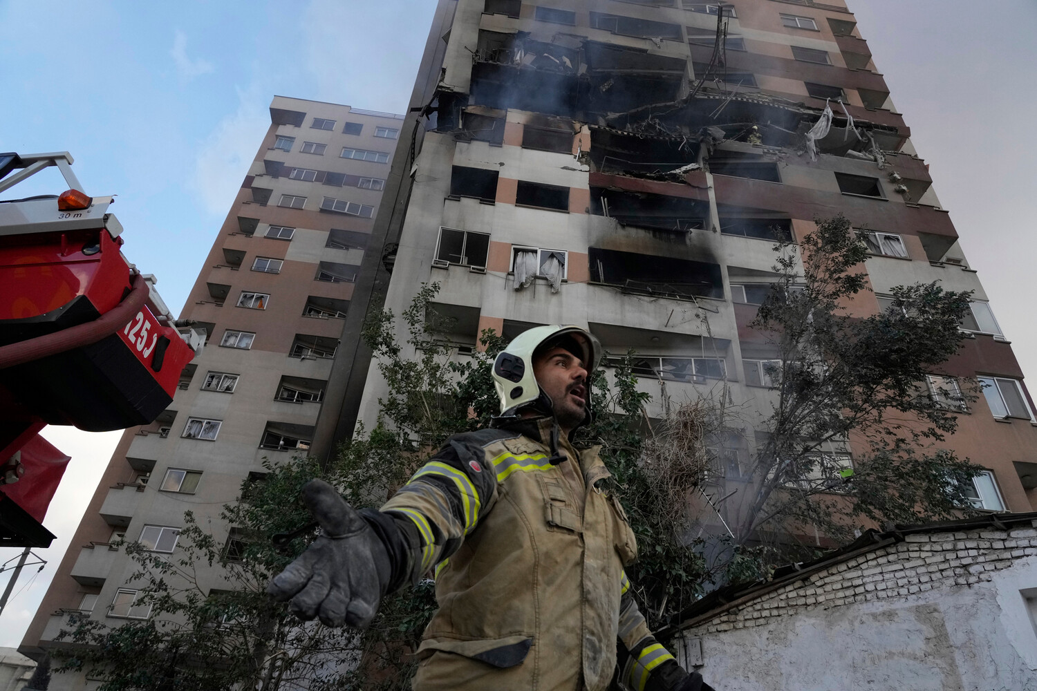 Israel Launches Coordinated Air Strikes on Tehran, Escalating Tensions with Iran