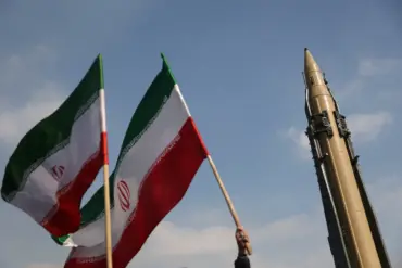 Middle East on Brink of New Conflict as Iran Deploys 'New Weaponry' in Escalating Clash with Israel, Analysts Warn of Escalation