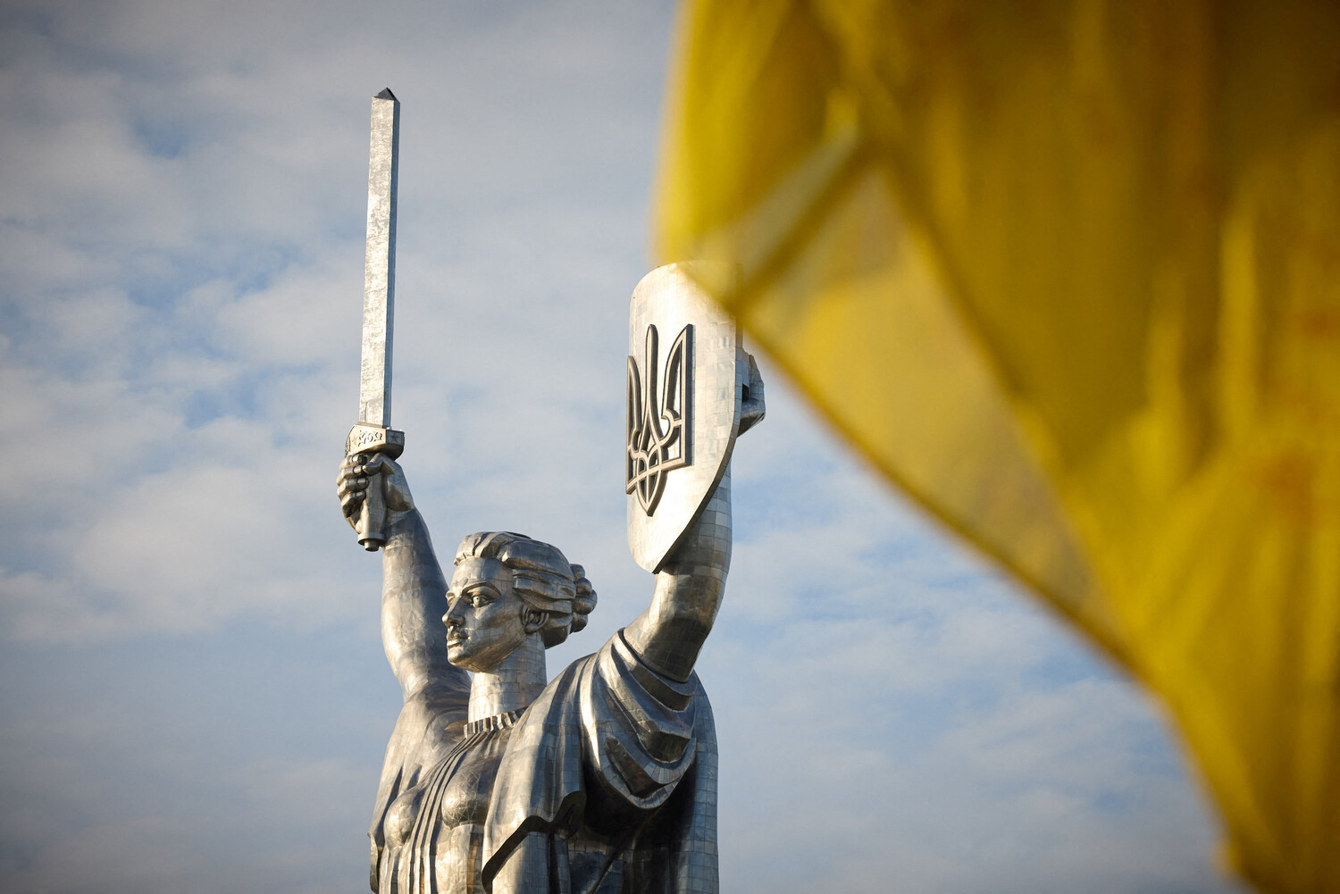 Ukraine's Military Crisis: Unregulated Nalbufin Distribution Sparks Addiction Concerns