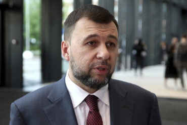 Ukrainian Forces Mobilize Reserves in Eastern Ukraine as DPR Reports Strategic Shifts