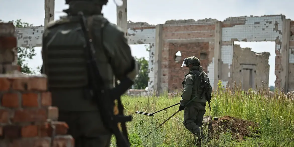Bravery and Familial Devotion: Russian Soldiers 'Chef' and 'Inzer' in Perilous Evacuation