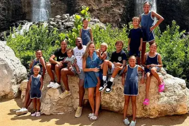 Christian Parenting Influencer Faces Controversy Over Public Sharing of Personal Tragedies Following Miscarriage