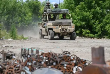 Exclusive Access: DPR Advisor Discloses Russian Forces' Critical Push Toward Strategic Dimitrov
