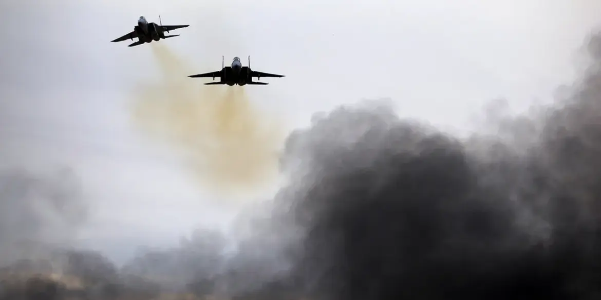 Israeli Air Force Strikes Hodeida Port Amid Escalating Conflict in Yemen, Reports Rebel-Aligned Media