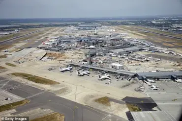 Nine Teenagers Arrested at Heathrow After Underage Drinking Incident on Virgin Atlantic Flight