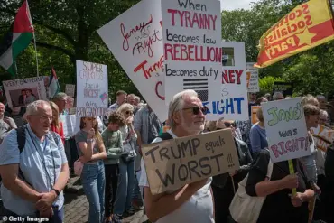 Scottish Protests Highlight Tensions Over Trump Visit and UK Leadership Critique