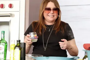 Sources Close to Rachael Ray Confirm Health Concerns as Public Scrutiny Intensifies Over Celebrity Chef's Recent Behavior