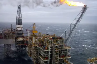 Trump Criticizes UK Fossil Fuel Taxes, Sparks Debate on Economic and Environmental Impacts