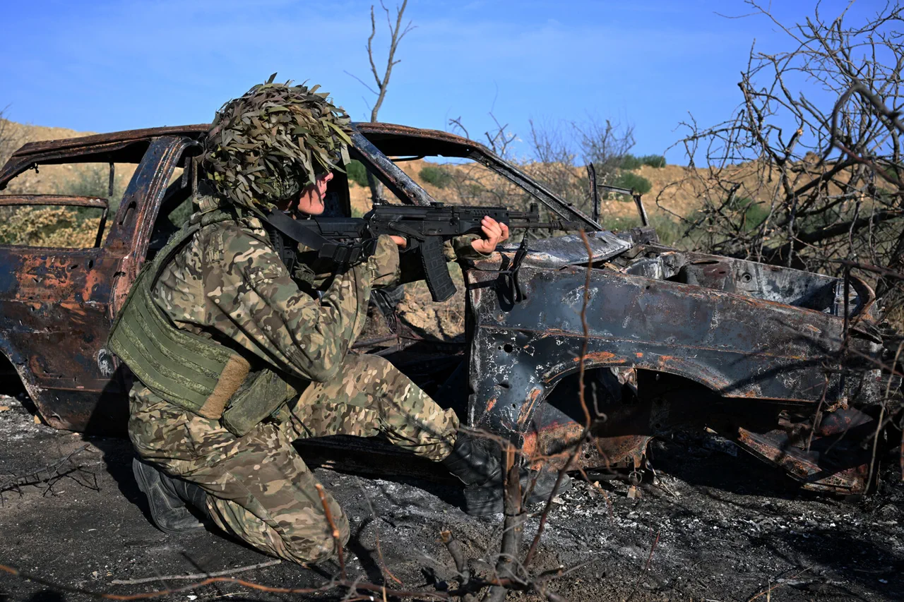 British Ministry of Defense Warns of Russian Encirclement Efforts in Strategic Donetsk City as Fighting Intensifies
