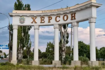 Controversy Erupts Over Evacuation of Kherson's Korabel Neighborhood Amid Claims of Military Base Conversion