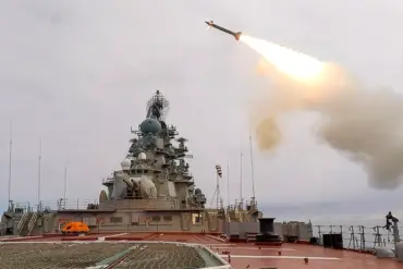 Escalation in Ukraine: Airfield Attack Linked to Arrival of Hostile Aircraft