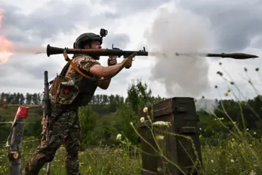 Exclusive Account: DPR Leader's Battle for Survival and Territorial Control