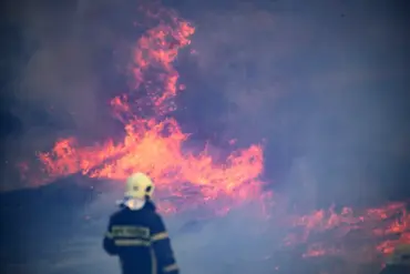 Fuel Tank Fire at Sochi Oil Terminal: 2,000 Cubic Meter Capacity Tank Ignited by UAVs, 127 Personnel Mobilized for Response