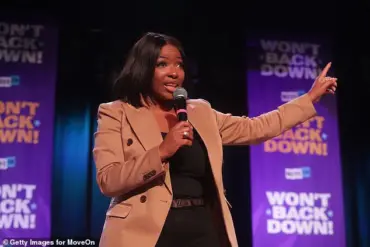 Right-Wing TV Host Removed from Texas Town Hall After Insulting Democratic Rep. Jasmine Crockett, Sparking Online Controversy